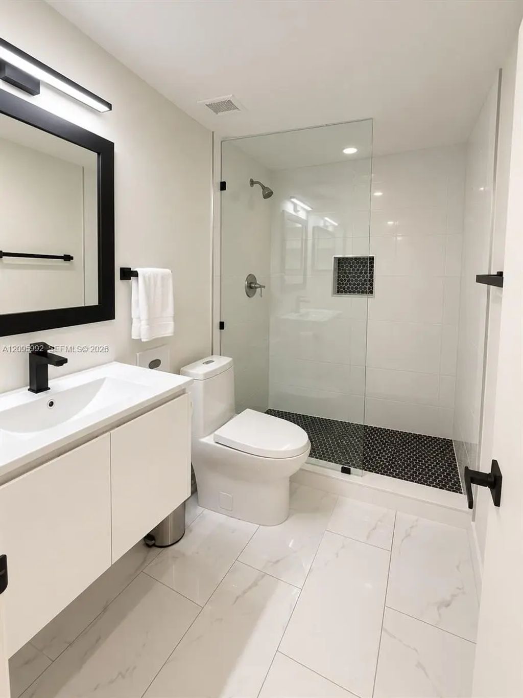 18870 Nw 57th Avenue #202, Hialeah