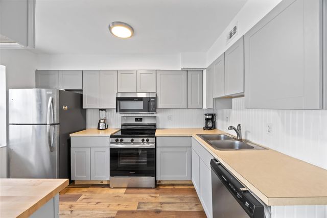 2 of 39 - 310 Sandtree Drive, Palm Beach Gardens, FL