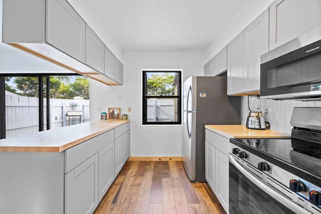 5 of 39 - 310 Sandtree Drive, Palm Beach Gardens, FL