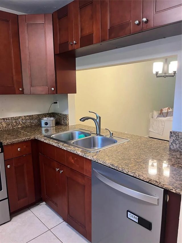 3 of 19 - 10301 Nw 11th Street #104, Pembroke Pines, FL