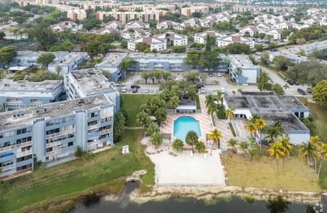 2 of 6 - 9371 Fontainebleau Boulevard #i220, Miami, FL