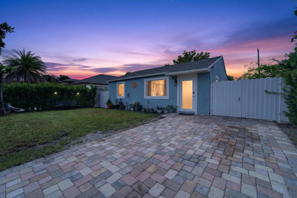 946 Mcintosh Street, West Palm Beach