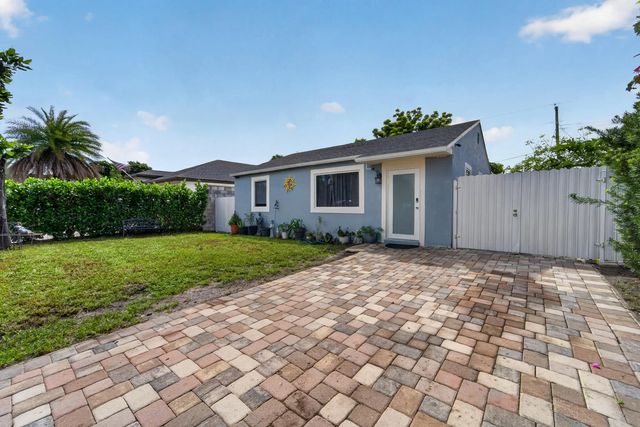 2 of 50 - 946 Mcintosh Street, West Palm Beach, FL