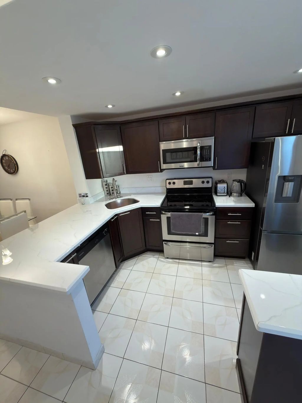 450 Paradise Isle Boulevard #201, Hallandale Beach