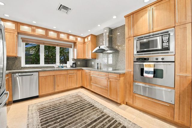 5 of 50 - 4230 Ne 19th Avenue, Oakland Park, FL