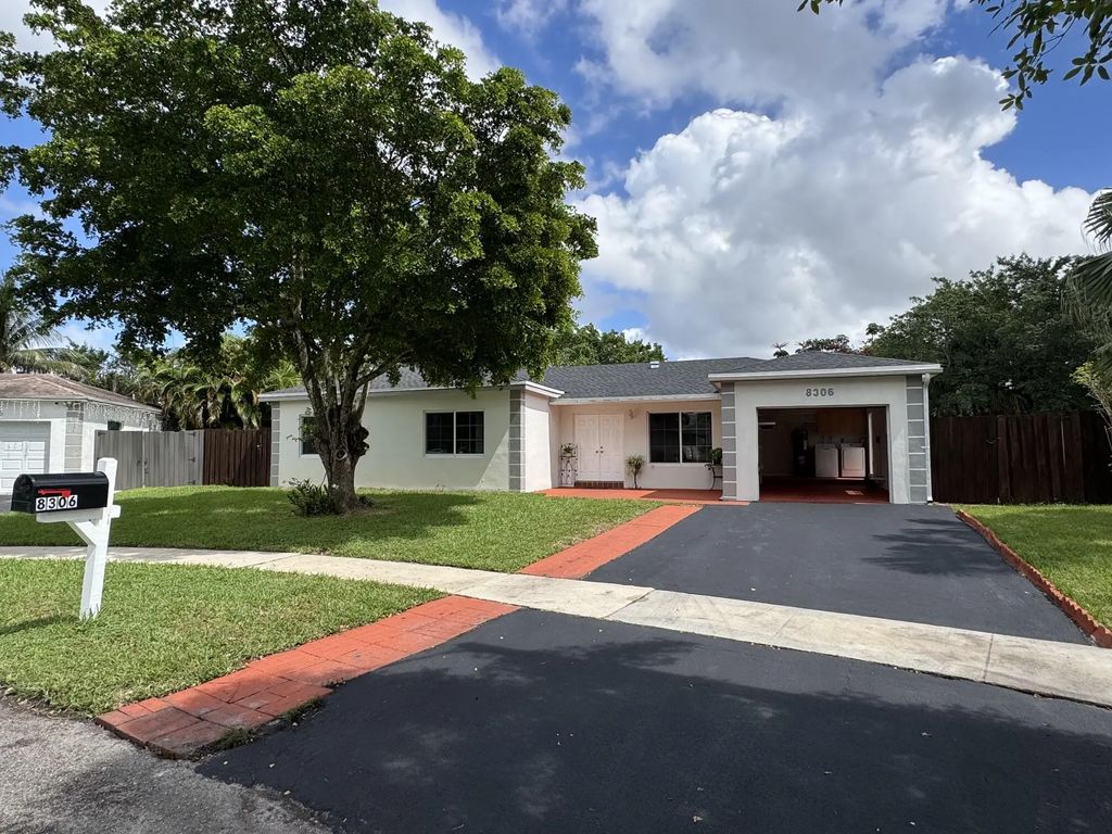 8306 Nw 74th Terrace, Tamarac