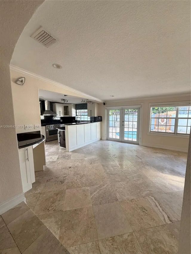 3 of 22 - 3889 Nw 5th Street, Miami, FL