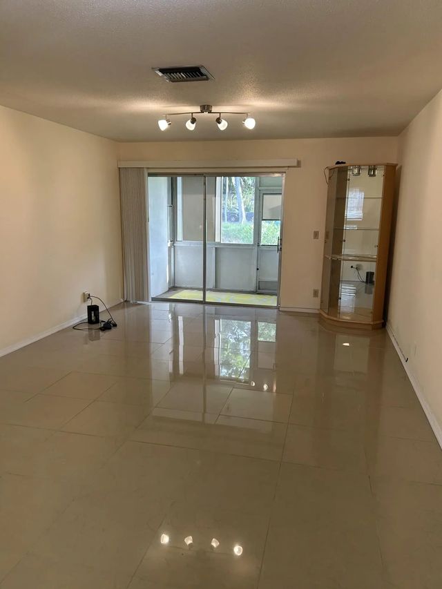 4 of 15 - 2956 Crosley Drive E #c, West Palm Beach, FL