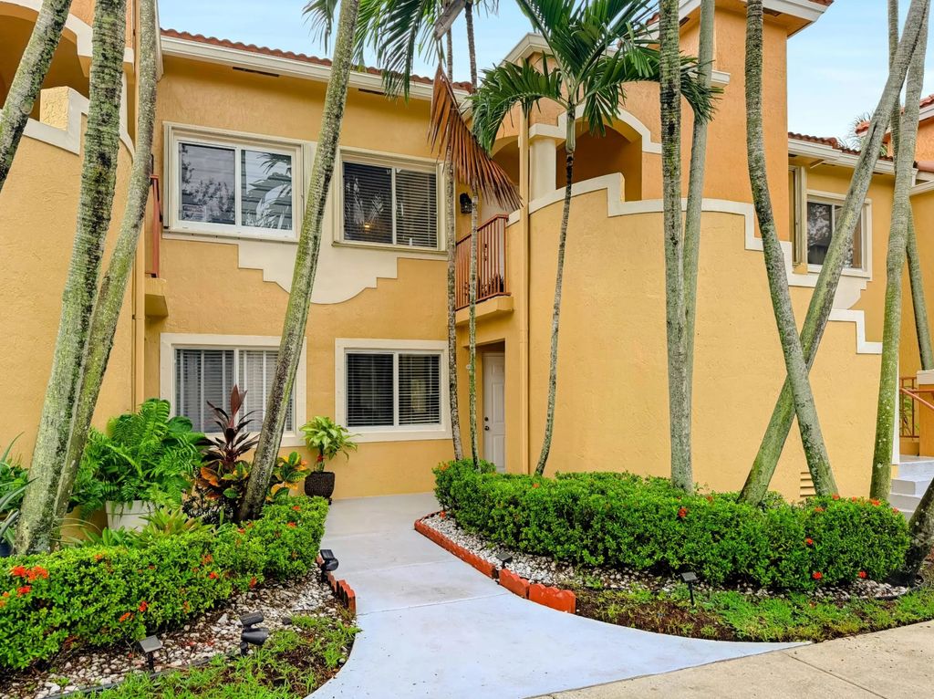 680 Nw 79th Terrace, Pembroke Pines