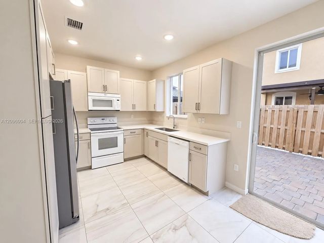 3 of 34 - 2419 Se 11th Street, Homestead, FL