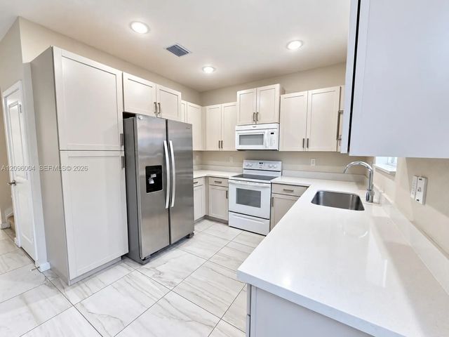 5 of 34 - 2419 Se 11th Street, Homestead, FL