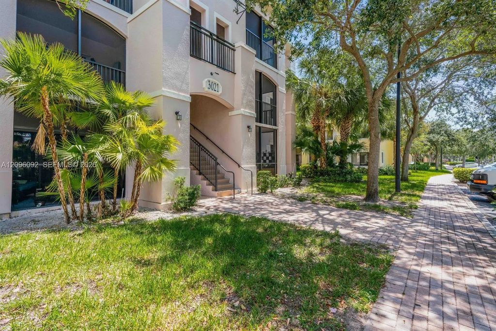 3021 Alcazar Place #305, Palm Beach Gardens