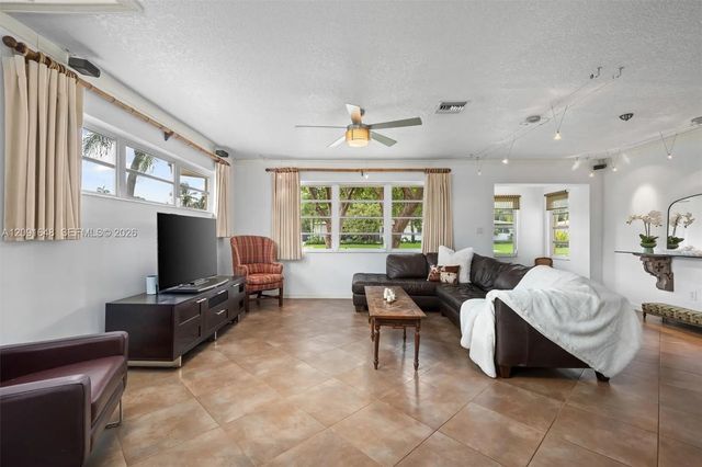 4 of 32 - 13820 Sw 74th Court, Palmetto Bay, FL
