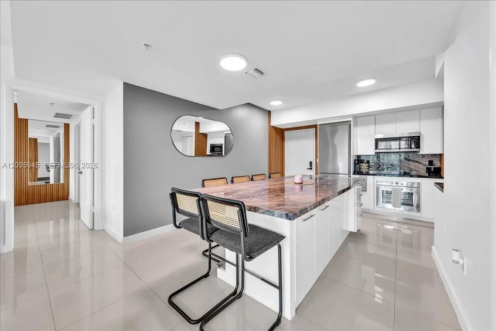 92 Sw 3rd Street #2802, Miami