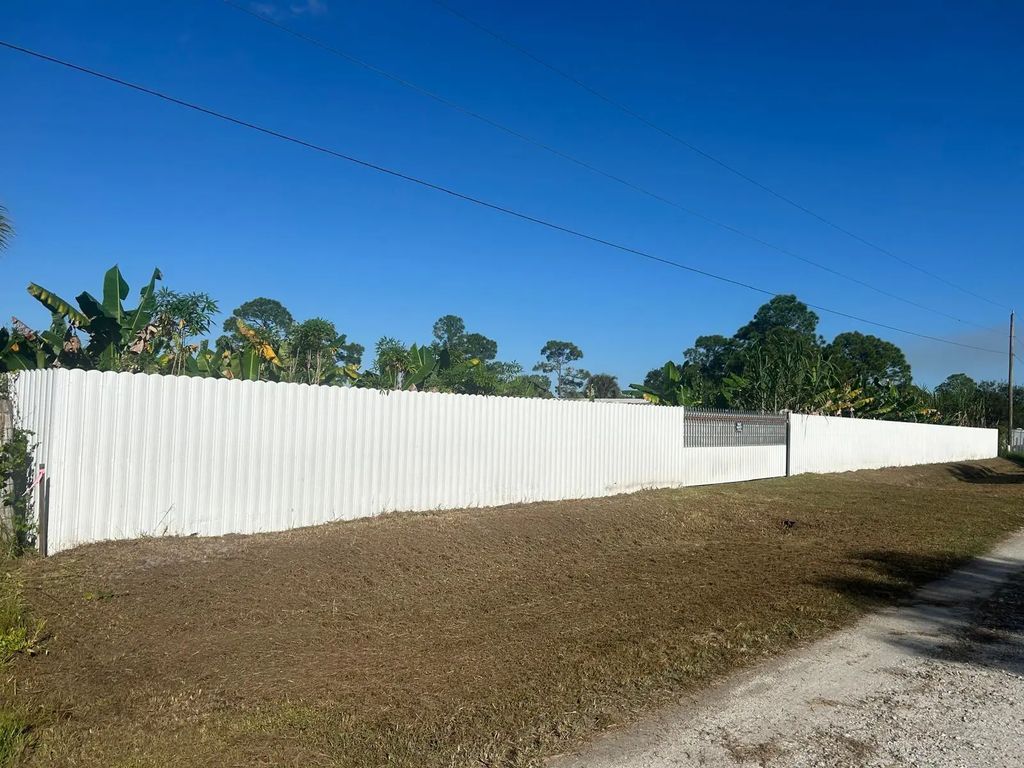 460 S Sendero Street S, Clewiston