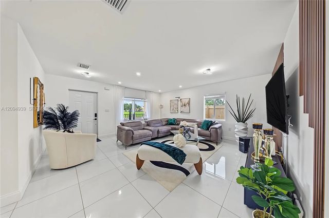 4 of 45 - 530 Sw 7th Avenue, Homestead, FL