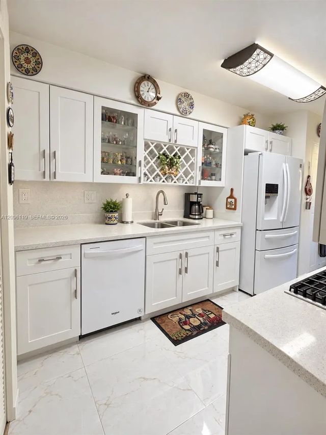 3 of 15 - 15555 N Miami Lakeway N #106, Miami Lakes, FL