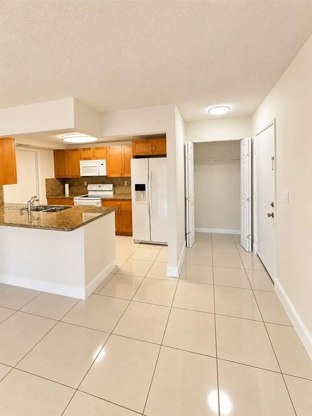 3 of 14 - 10135 Nw 9th St Circle #5-106, Miami, FL
