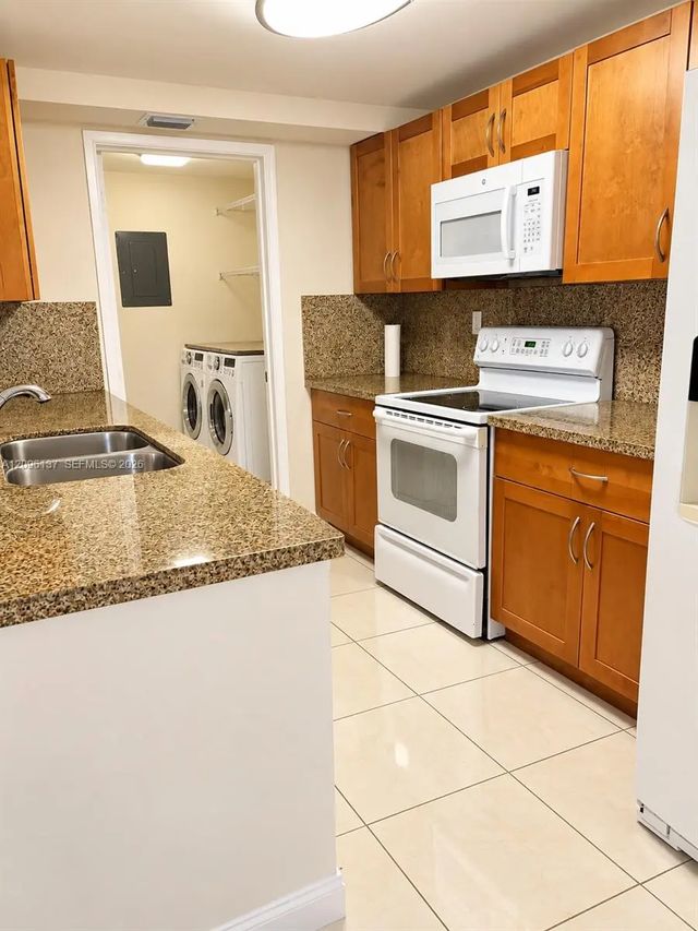 5 of 14 - 10135 Nw 9th St Circle #5-106, Miami, FL