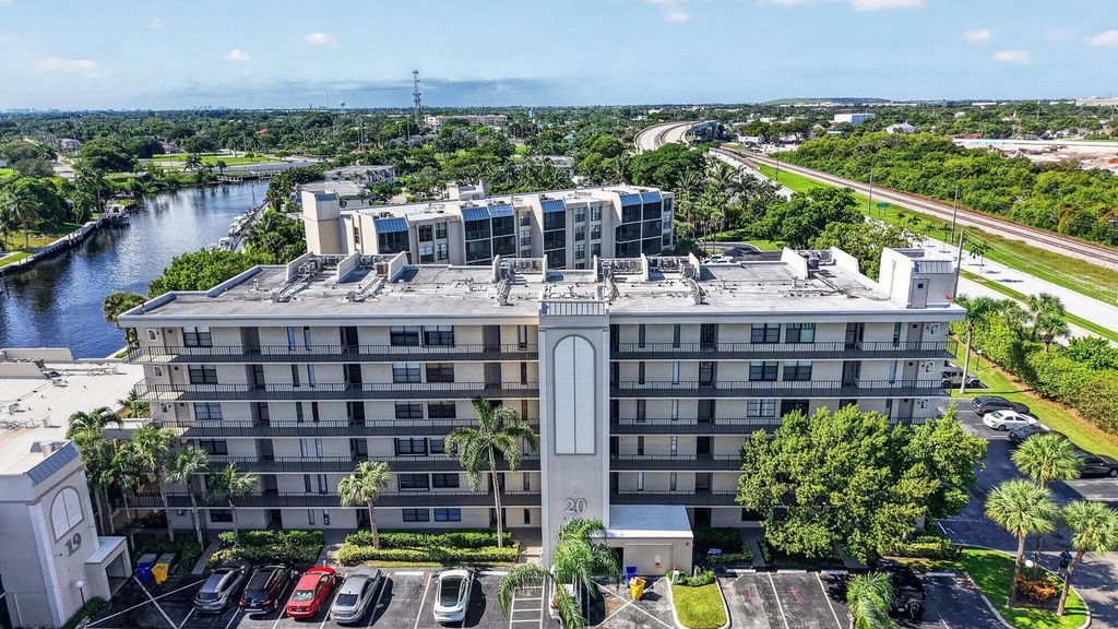 20 Royal Palm Way #301, Boca Raton