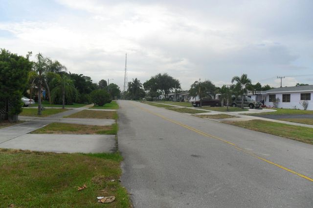 2 of 39 - 730 W Ilex Drive, Lake Park, FL