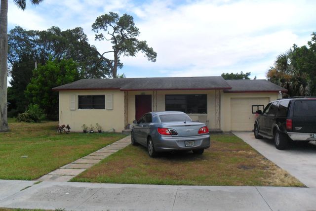 5 of 39 - 730 W Ilex Drive, Lake Park, FL