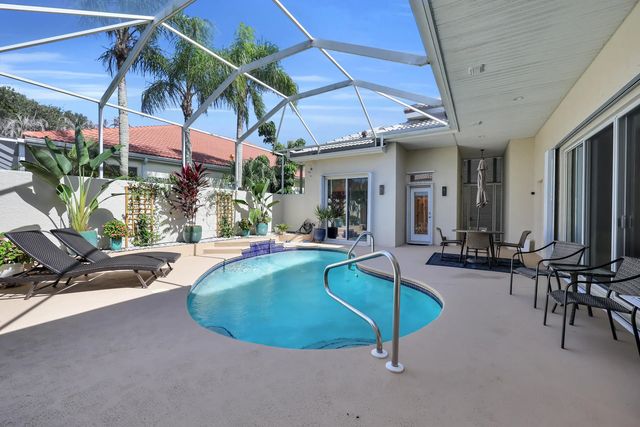 2 of 40 - 831 Island Club Square, Vero Beach, FL