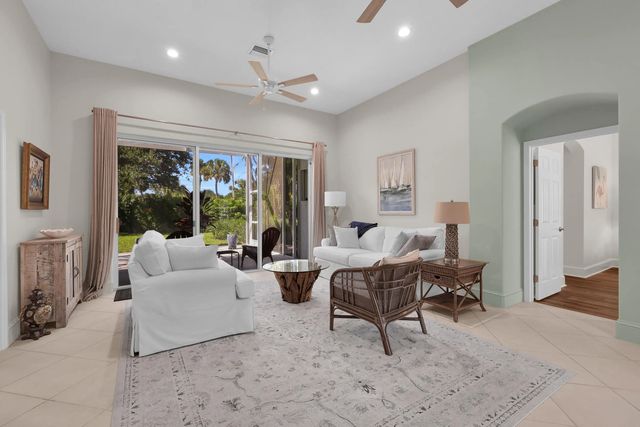 4 of 40 - 831 Island Club Square, Vero Beach, FL