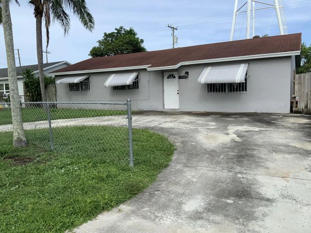 2 of 2 - 5708 Driftwood Street, Mangonia Park, FL