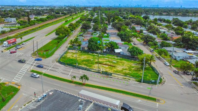 2 of 7 - 14585 Nw 22nd Avenue, Opa-Locka, FL
