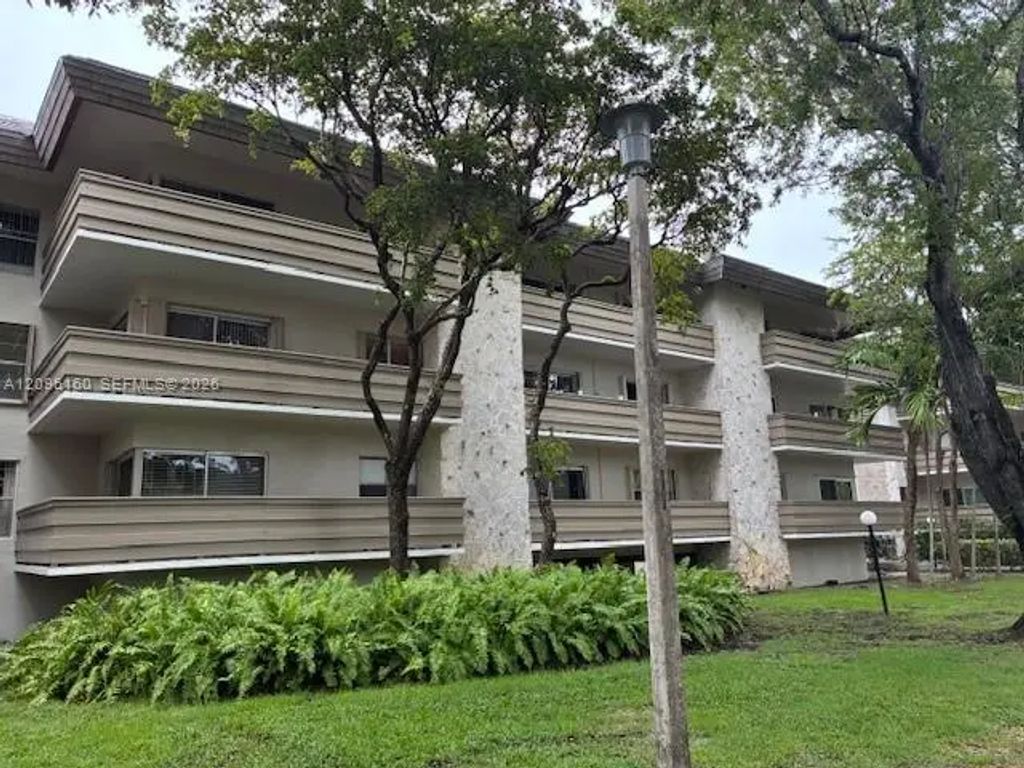 1205 Mariposa Avenue #402, Coral Gables