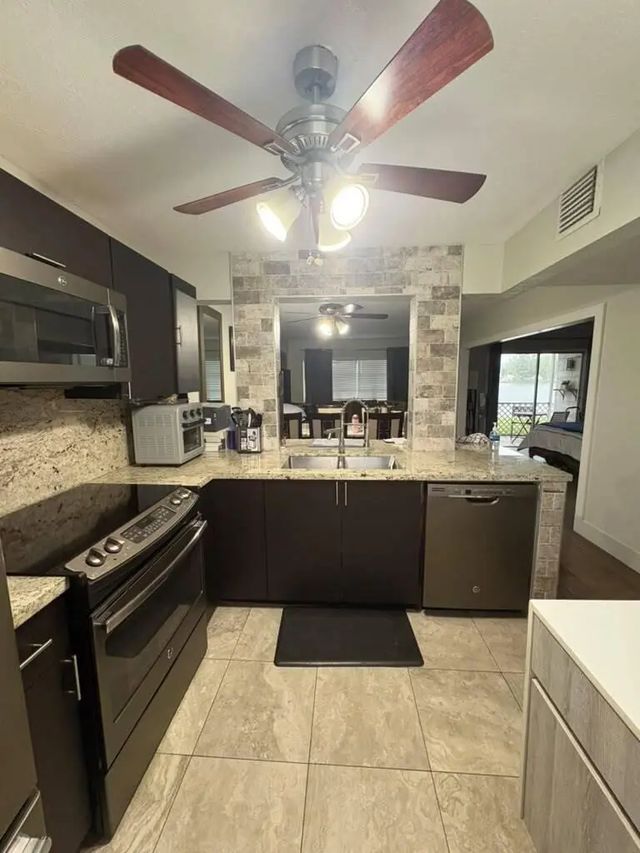 4 of 16 - 4311 Crystal Lake Drive, Pompano Beach, FL