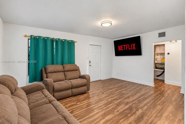 4 of 32 - 710 Ne 142nd Street, North Miami, FL