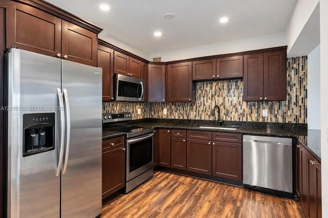 5 of 32 - 710 Ne 142nd Street, North Miami, FL