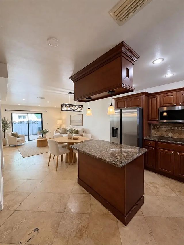 5 of 63 - 2375 W 74th Street #105-6, Hialeah, FL