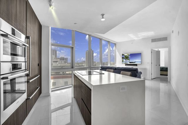 3 of 29 - 851 Ne 1st Avenue #1002, Miami, FL