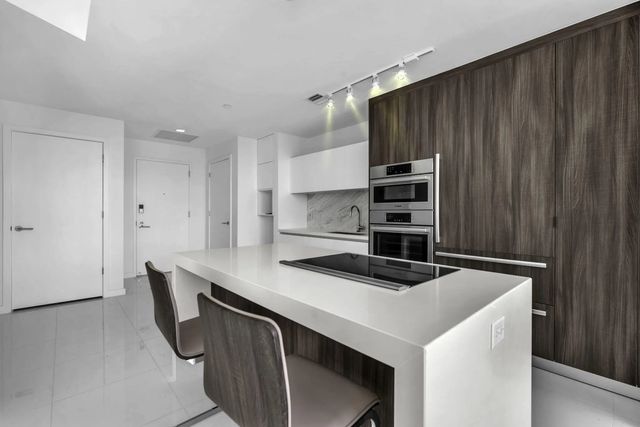 5 of 29 - 851 Ne 1st Avenue #1002, Miami, FL