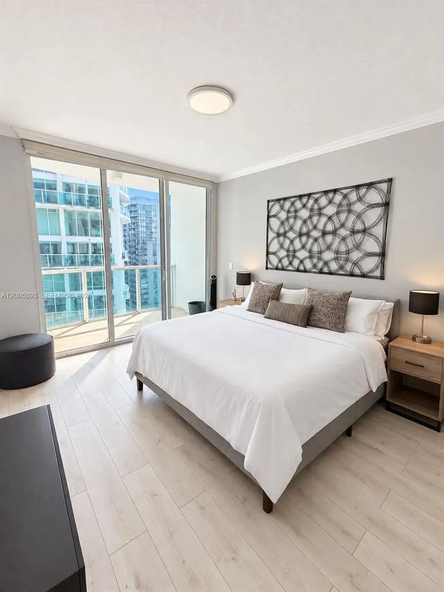 5 of 23 - 31 Se 5th Street #4118, Miami, FL