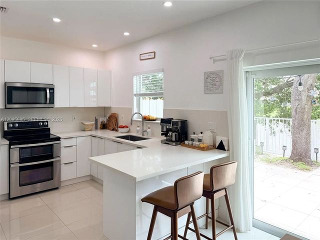 2 of 8 - 22578 Sw 89th Place, Cutler Bay, FL