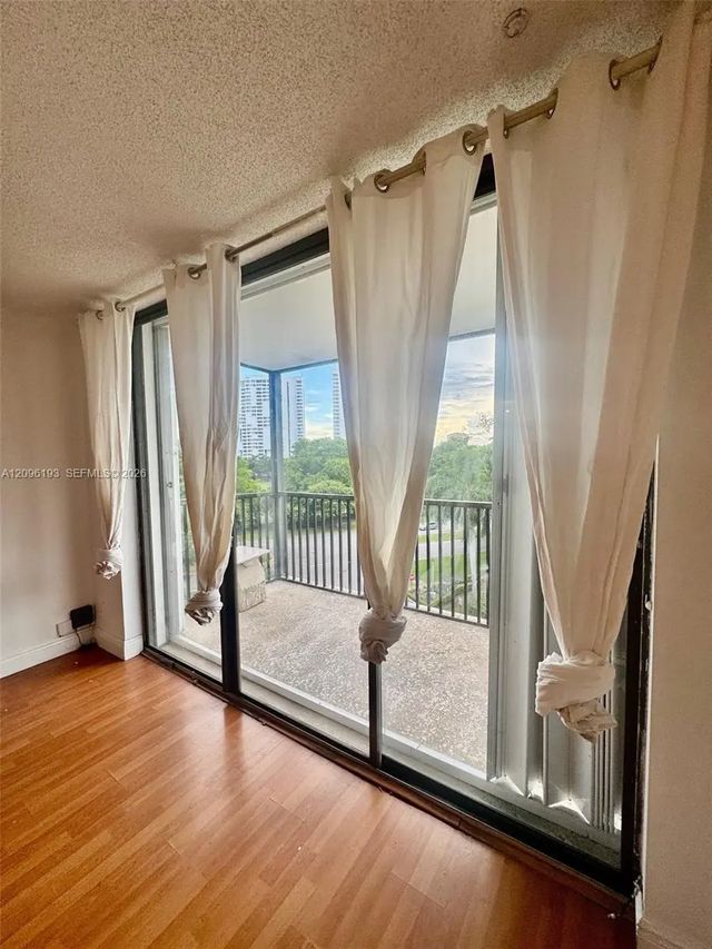 2 of 33 - 3475 N Country Club Drive #601, Aventura, FL
