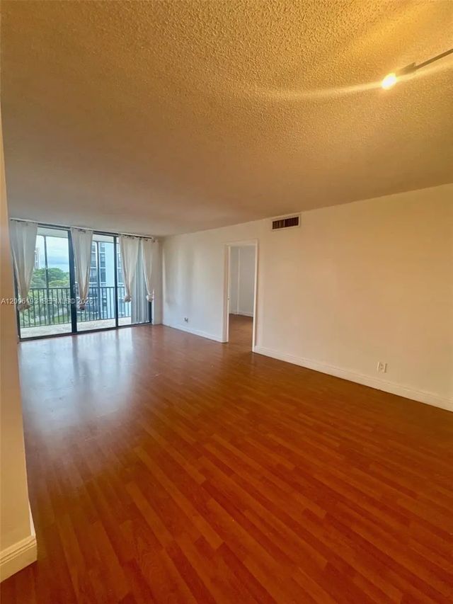 3 of 33 - 3475 N Country Club Drive #601, Aventura, FL