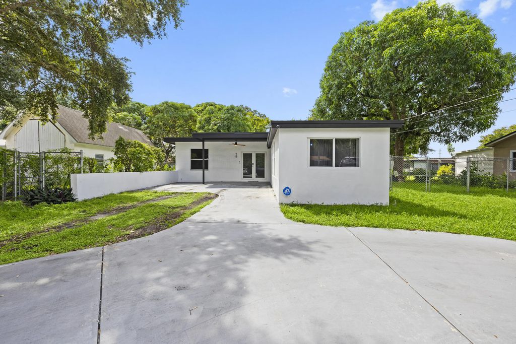 28 Ne 165th Street, Miami