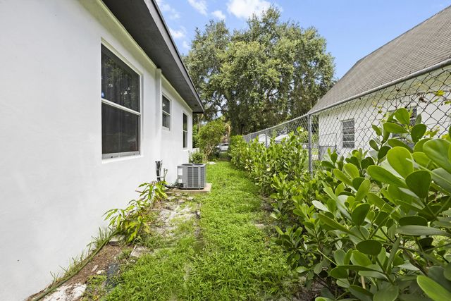 3 of 24 - 28 Ne 165th Street, Miami, FL
