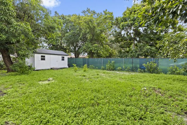 4 of 24 - 28 Ne 165th Street, Miami, FL