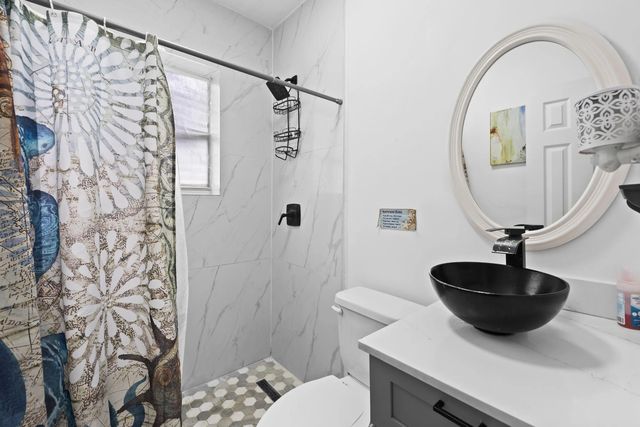 5 of 24 - 28 Ne 165th Street, Miami, FL