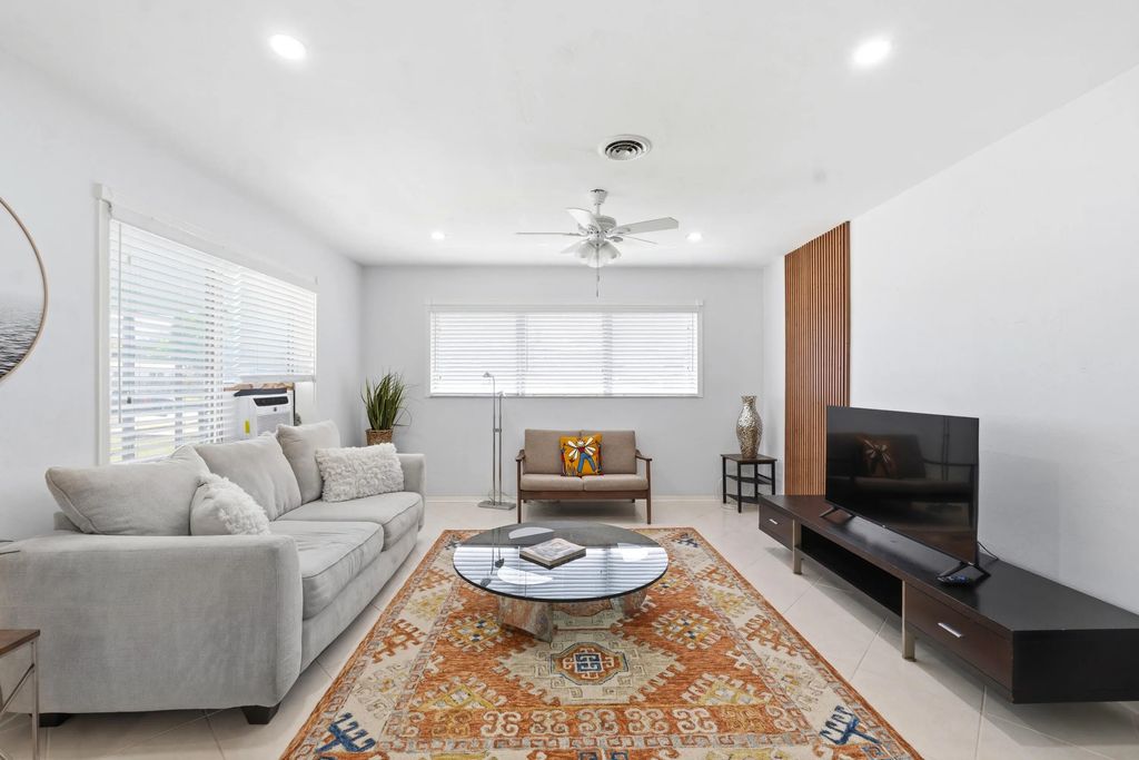 23 Ne 19th Avenue, Pompano Beach