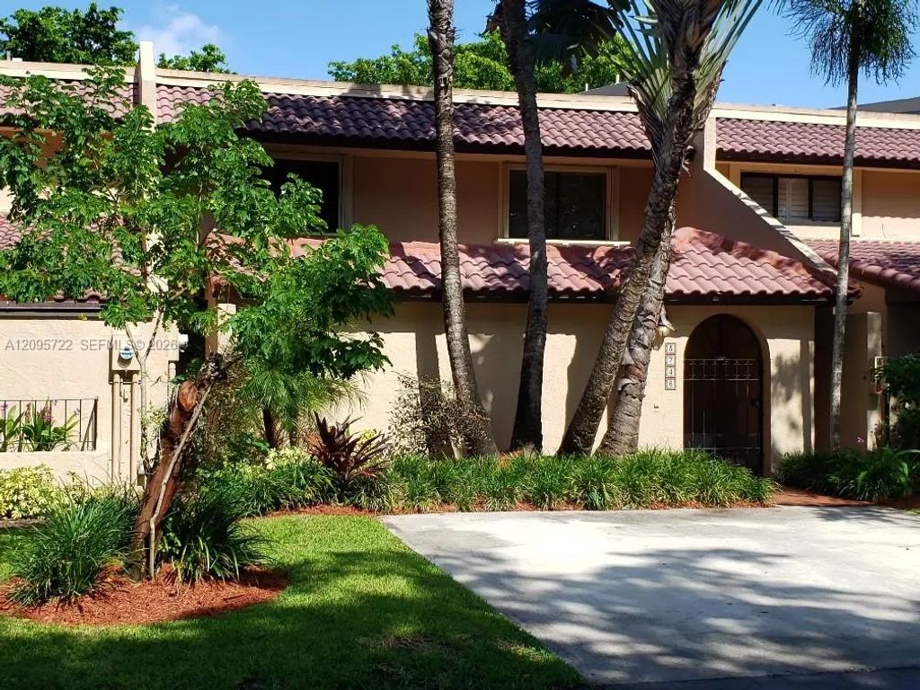 3746 Alcantara Avenue #70-d, Doral