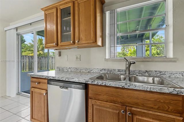 5 of 36 - 6201 Nw 9th Court, Margate, FL