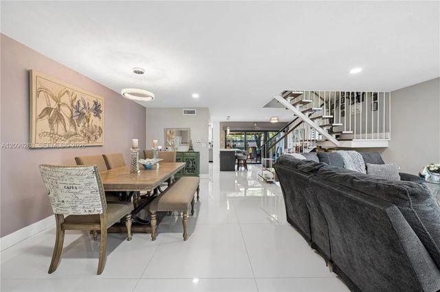 4 of 42 - 6526 Kendale Lakes Drive #1410, Miami, FL