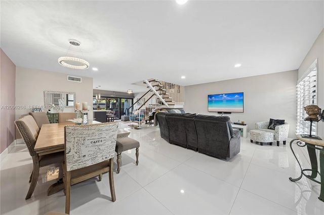5 of 42 - 6526 Kendale Lakes Drive #1410, Miami, FL